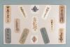 Anonym „Collezione di Monogrammi“ Privates Sammelalbum italienischer Monogramme und Wappen in farbigem Reliefdruck.